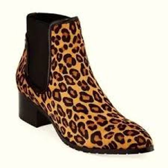 DONALD J PLINER Dyla Leopard Print Chelsea Boots Size 9 Ankle Shoes - Picture 1 of 7